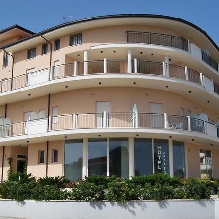 Hotel Europa Nereto Kültér fotó
