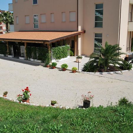 Hotel Europa Nereto Kültér fotó