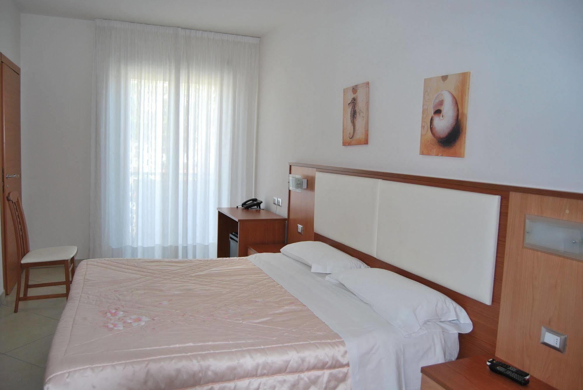 Hotel Europa Nereto Kültér fotó