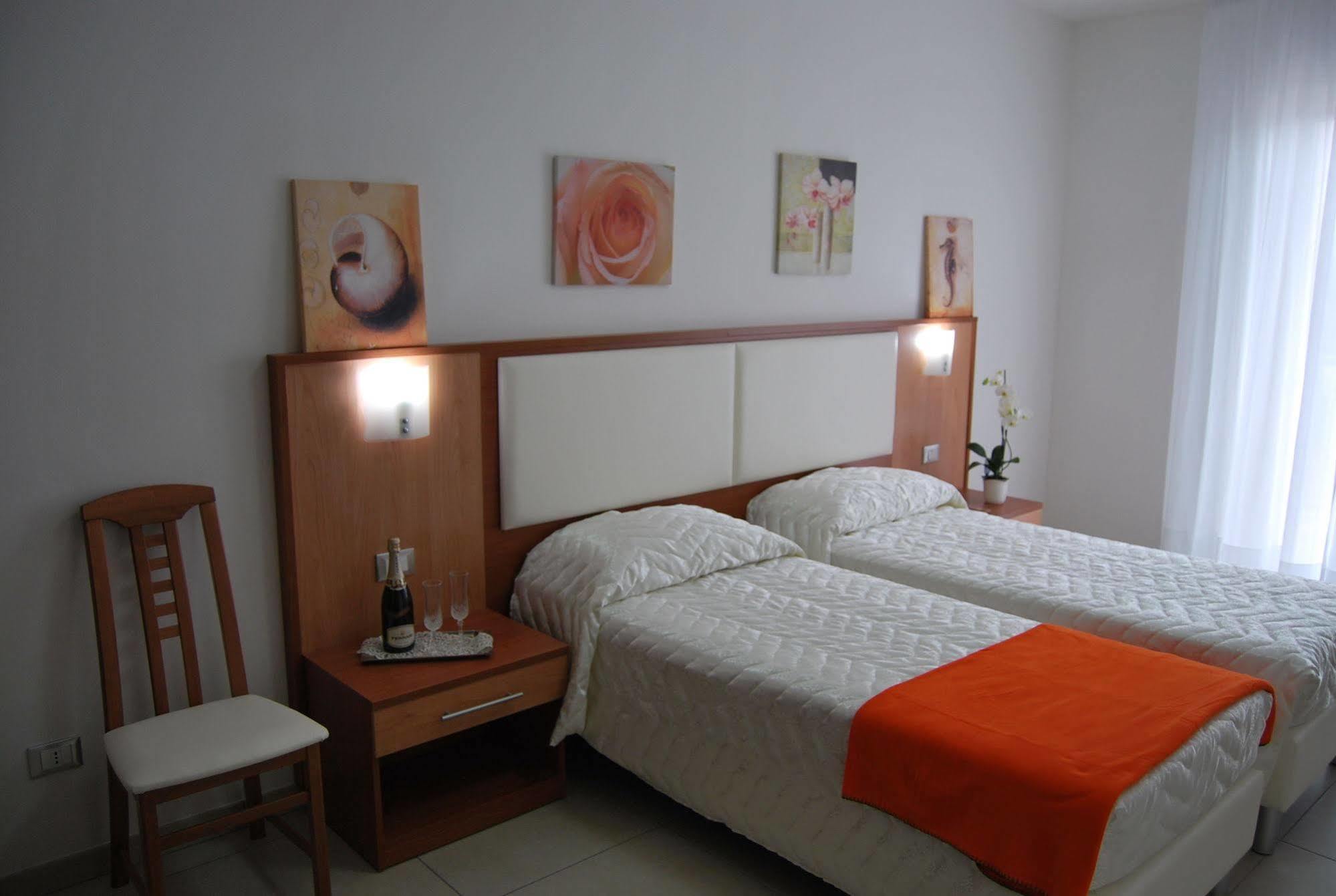 Hotel Europa Nereto Kültér fotó