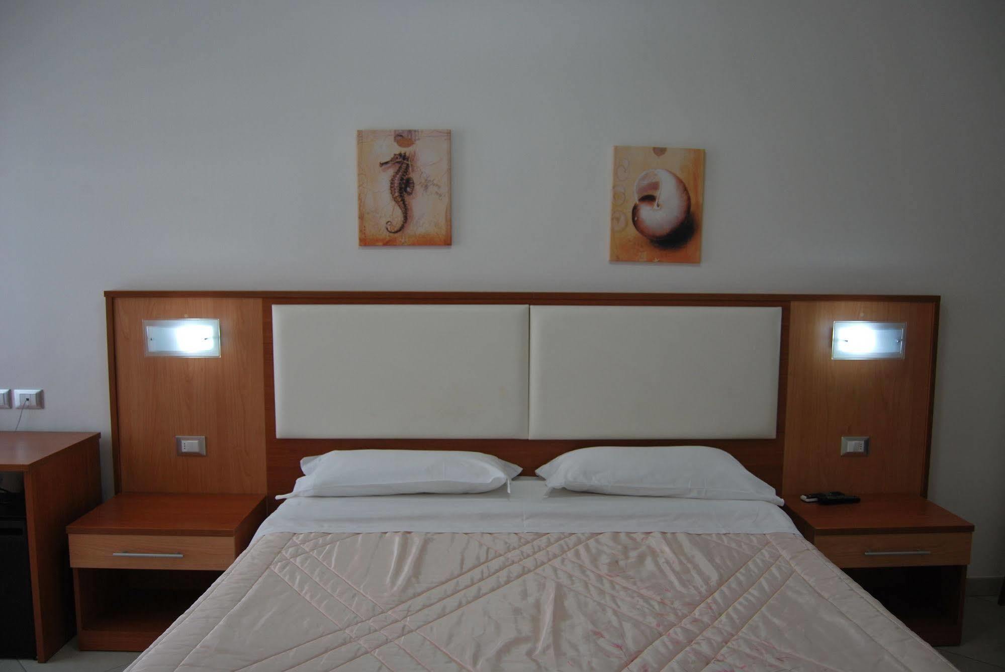 Hotel Europa Nereto Kültér fotó