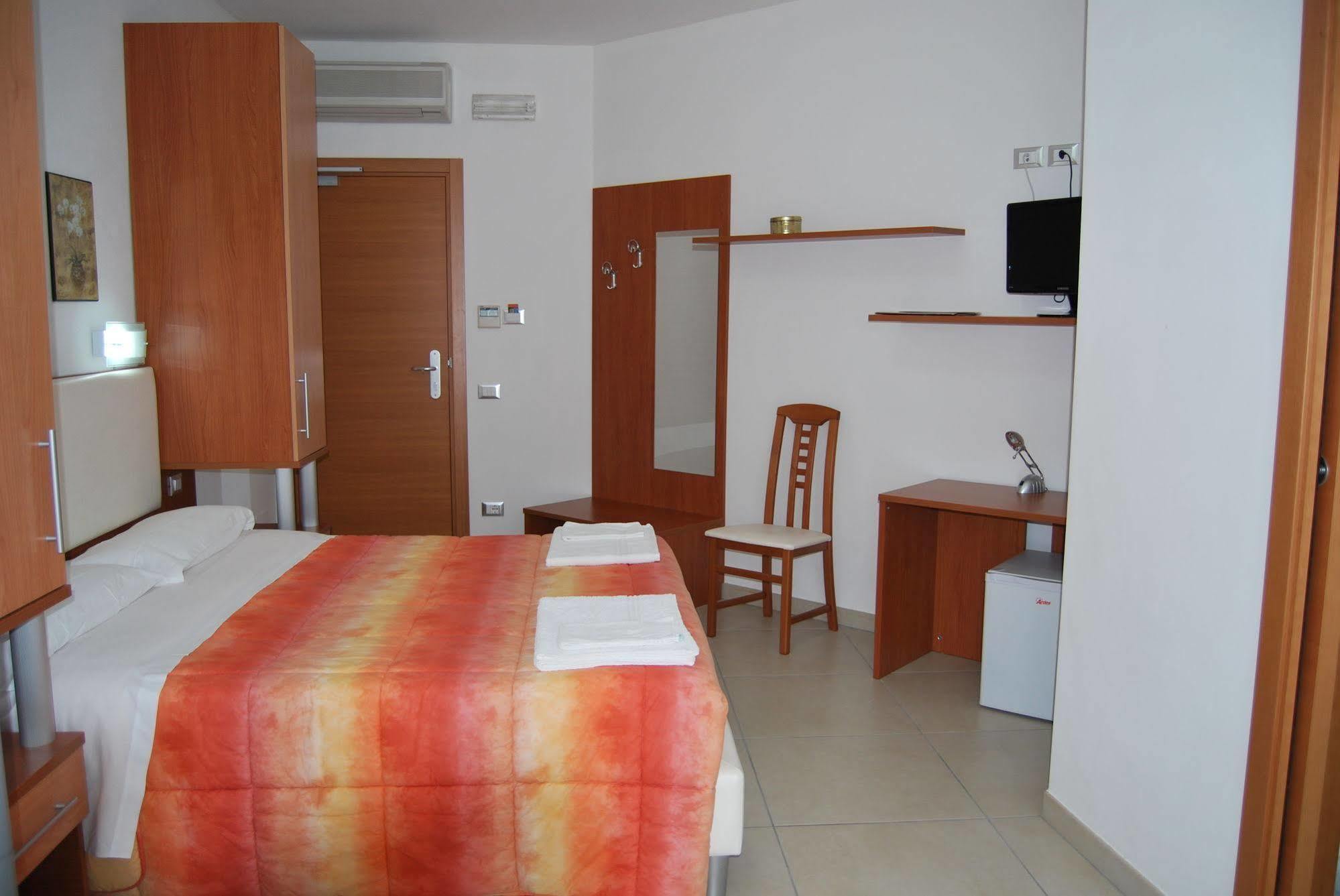 Hotel Europa Nereto Kültér fotó